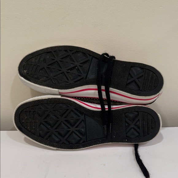 Converse Black Sneakers with Pink & White Star Design  (sz 7) - Picture 6 of 7